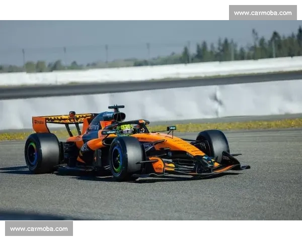 F1赛道惊险事故回顾与赛车安全演变全景解析 F1赛道惊险事故回顾与赛车安全演变全景解析