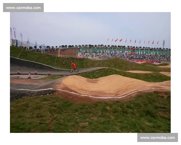 挑战极限速度 BMX赛事点燃青春激情 展现极致技巧与力量